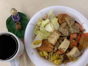Traditional vegetarian bee hoon. Photo by Mr Henry Lau at Pek Kio Vegetarian 白橋齋熟食 in Central Singapore