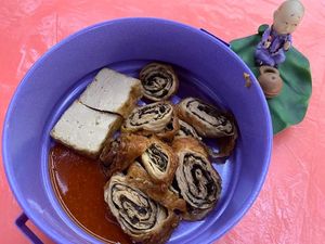 tau kwa and vegetarian roll. Photo by Mr Henry Lau at Pek Kio Vegetarian 白橋齋熟食 in Central Singapore