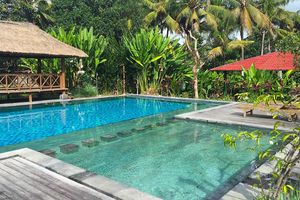 Swimming pool at Suly Vegetarian Resort at Suly Vegetarian Resort in Ubud