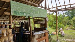 Counter and food menu at Thai Zen Farm in Pai