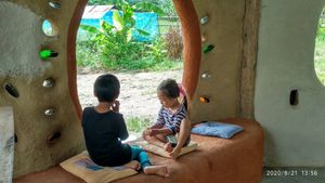 Resident kids at Thai Zen Farm in Pai
