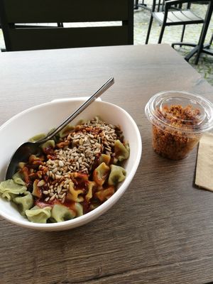 Vegane Dumpings & Bulgursalat at Lezizel Manti - Türkische Teigtaschen in Koblenz