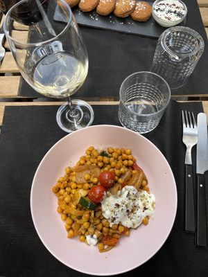 Garbanzos con especias y falafel  at La Lianta in Bilbao