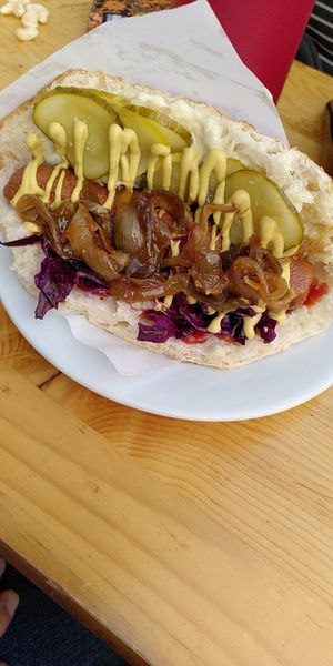Hot Dog mit Schnickschnack at Vöner der Vegetarische Döner in Berlin