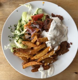 Vöner Teller.  at Vöner der Vegetarische Döner in Berlin