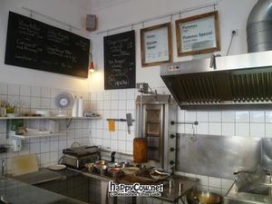 a view at the kebab spit at Vöner der Vegetarische Döner in Berlin