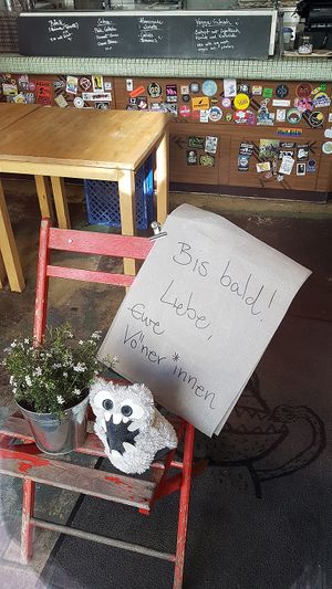 Note inside the store saying "See you again soon" at Vöner der Vegetarische Döner in Berlin