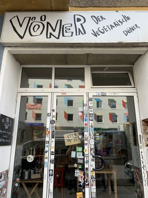 Open 14-19 at Vöner der Vegetarische Döner in Berlin