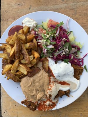 Vegan kebab plate at Vöner der Vegetarische Döner in Berlin