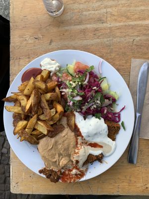 Don’t forget to add peanut sauce at Vöner der Vegetarische Döner in Berlin
