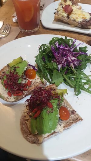 Avocado toast with hummus at Le Pain Quotidien - Reforma in Mexico City
