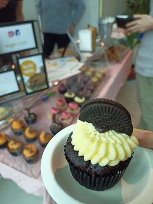 Oreo cupcake at Magpies  in Bruges