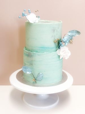 Baby shower cake, the stylish edition at Magpies  in Bruges