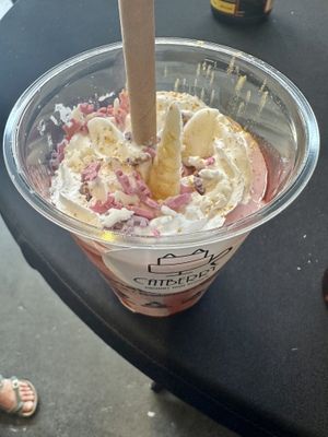 Unicorn freakshake  at Catberry in Ghent