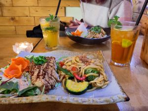 Ente mit Udonnudeln at Sunshine Vegan Restaurant in Berlin