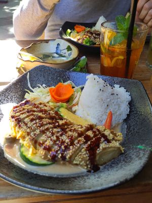 Ente in Erdnusssoße at Sunshine Vegan Restaurant in Berlin