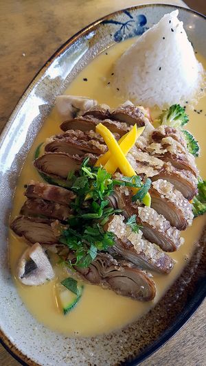 Crispy duck imitation in mango curry at Sunshine Vegan Restaurant in Berlin