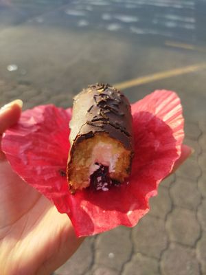 Gansito de mermelada de fresa at Gracias Madre in Mexico City
