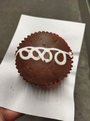 Pingüino, el chocolate está delicioso y me parece que es un poquito más grande que los pingüinos de tiendita:) at Gracias Madre in Mexico City