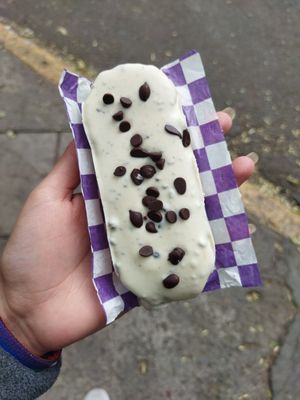 Dálmata: me lo dieron salido del refri, el chocolate está delicioso 🤍 pruebenlo at Gracias Madre in Mexico City