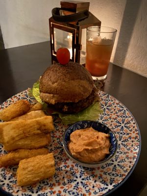 Hamburguesa vegana casera + juca frita  at Drift Bar in Santa Teresa