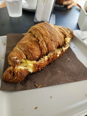 Cornetto riso venere con crema vegan at Sweet Coffee Beans in Bari