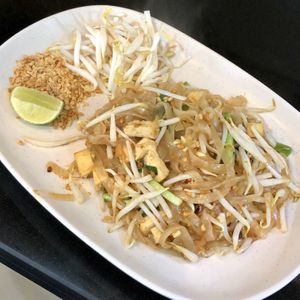 Vegan Pad Thai (no egg) at Good Taste Vegetarian - MBK in Bangkok