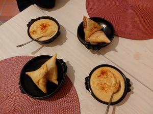 Samosas & hummus (2 portions) at YEnat Restaurant in Mannheim