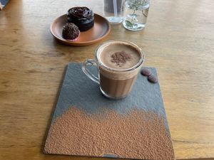 Capuccino, bolo de chocolate e brigadeiro  at Casa de Nara in Joao Pessoa