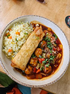 Prato do dia perfeito. Rolinho primavera com arroz e tofu ao molho agridoce. 27.10.2024. at Casa de Nara in Joao Pessoa