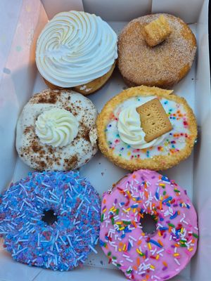 Both of the top aren't vegan, the rest is vegan at Beiko in Quebec