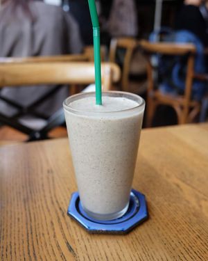 Recommend this soybean flour black sesame smoothie at Chandan Cafe in Fukuoka