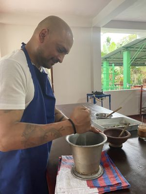 Grinding the ingredients for the coconut Sambol. And I have to add - the best Sambol I have ever tasted   at Matey Hut in Ella