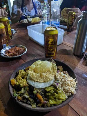 Sri lankan vegan curries after a cooking class at Matey Hut in Ella