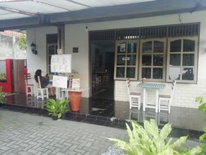 outdoor seating  at Depot Veggie in Yogyakarta