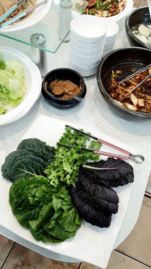 salad wraps with Korean bean paste (쌈채소 및 된장) #Veganuary at Tteul Ahn Chae in Suwon