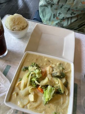 Yellow Curry  at Maile's Thai in Honolulu