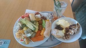 Gemischte Buffet Teller und Thymian Tonic Limo at Tibits in Basel