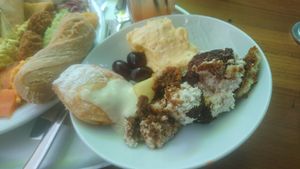 QUARKTASVHE MİT vanillesoße, Tiramisu, Obstsalat, Creme at Tibits in Basel