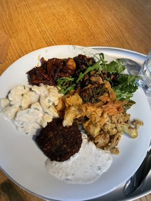Vegan favorites from the lunch buffet 😀  at Tibits in Basel