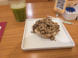 Torrada com cogumelos e queijo de castanhas at Labecca - Asa Sul in Brasilia