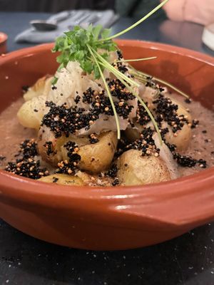Crushed baby potatoes - horseradish - shiitake and wild mushroom gravy - picked fennel - quinoa crunch at Camion in Antwerpen