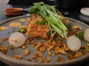 Camion gekapt tartaar - crispy onions - sriracha veganaise - pickle - fermented mustard seeds - green salad at Camion in Antwerpen