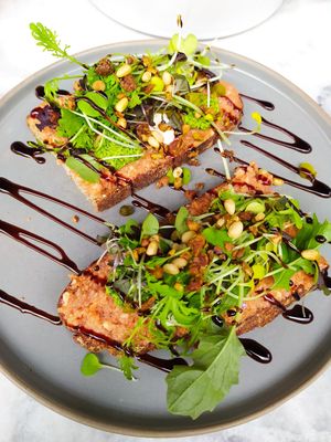 Balsamic pesto toast at Camion in Antwerpen