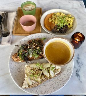 Lunch menu & scrambled tofu 💞  at Camion in Antwerpen