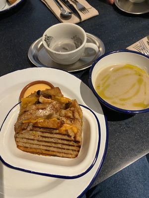 Kimchi grilled cheese, artichoke soupp  at Camion in Antwerpen