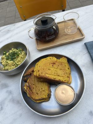 Kimchi Croque 16€
extra scrambled tofu 5€
Fruit tea 5€  at Camion in Antwerpen