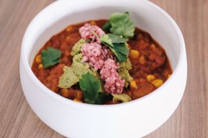 Chilli sin carne with sustainable guacamole (based on celeriac!) at Camion in Antwerpen