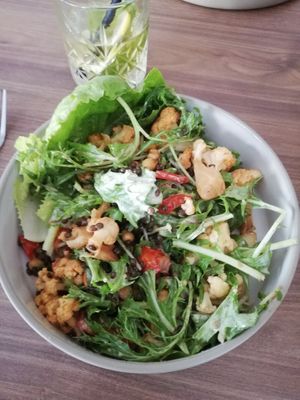 Cauliflower chickpea lentil chili salad at Camion in Antwerpen