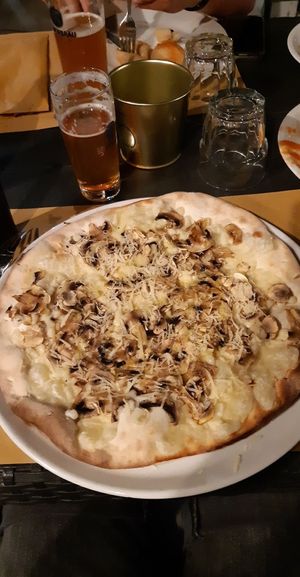 Vegan pizza at Pizzeria Frontoni in Rome